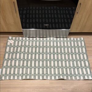 Hearth & Hand Green and Cream rug NWT